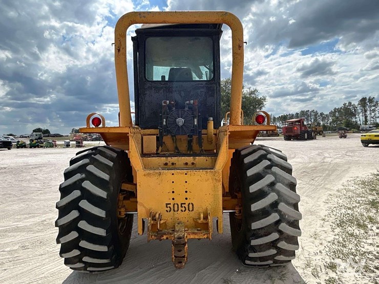 vanguard-v215-ph-4wd-articulating-heavy-haul-agricultural-tractor-image-22