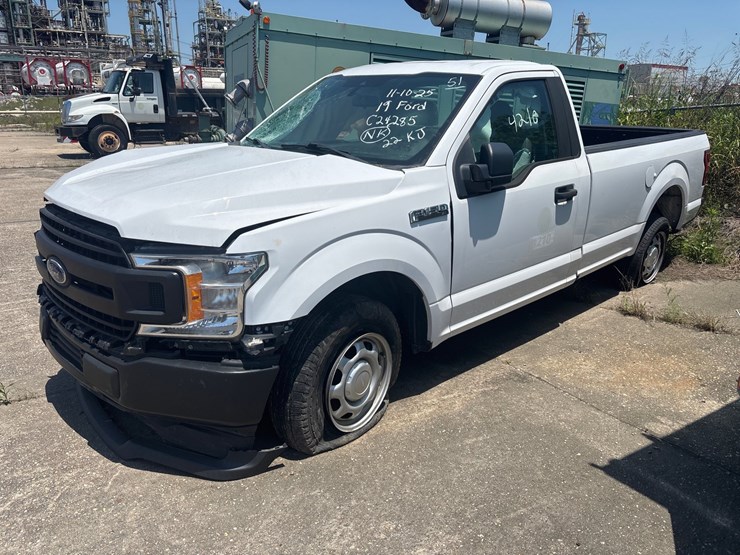 #51-•-2019-ford-1/2-ton-pickup-image-1