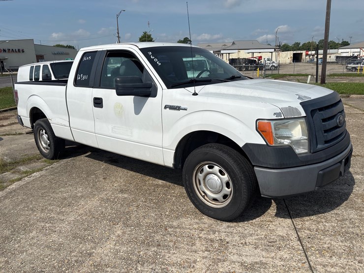 #40-•-2012-ford-1/2-ton-crew-cab-pick-up-truck-image-2