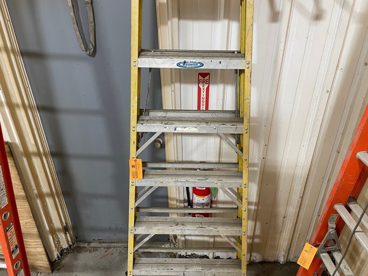 #4583-•-werner-fiberglass-step-ladder-image-3