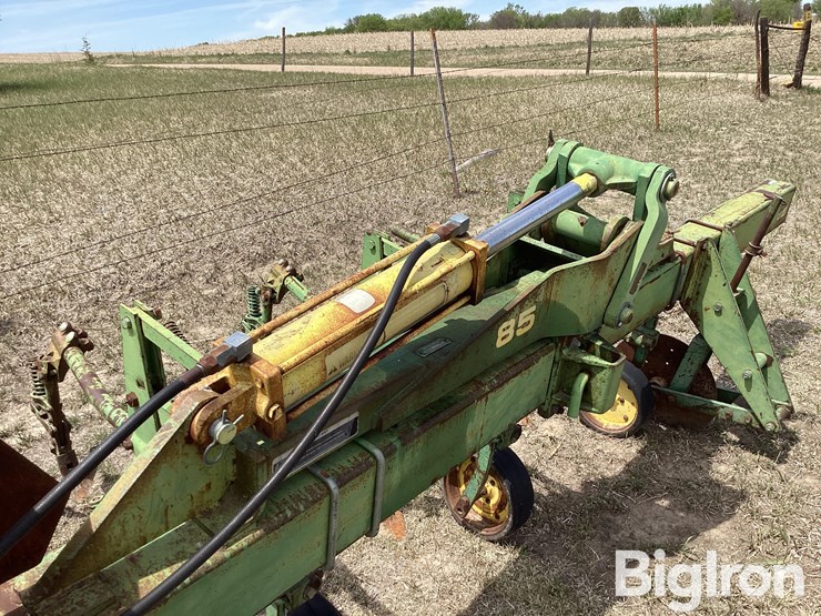 john-deere-85-image-11