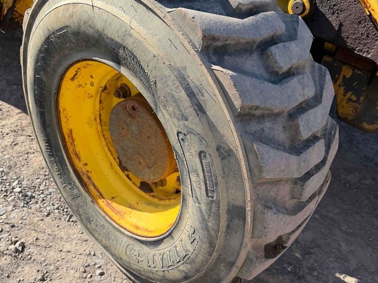 new-holland-b95lr-backhoe-image-9