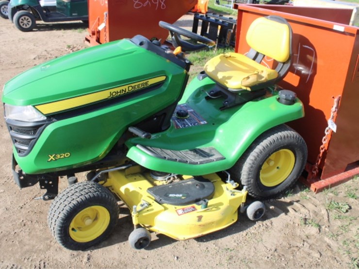 john-deere-x320-image-9