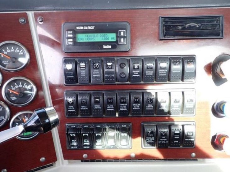 2013-western-star-4900sb-image-17