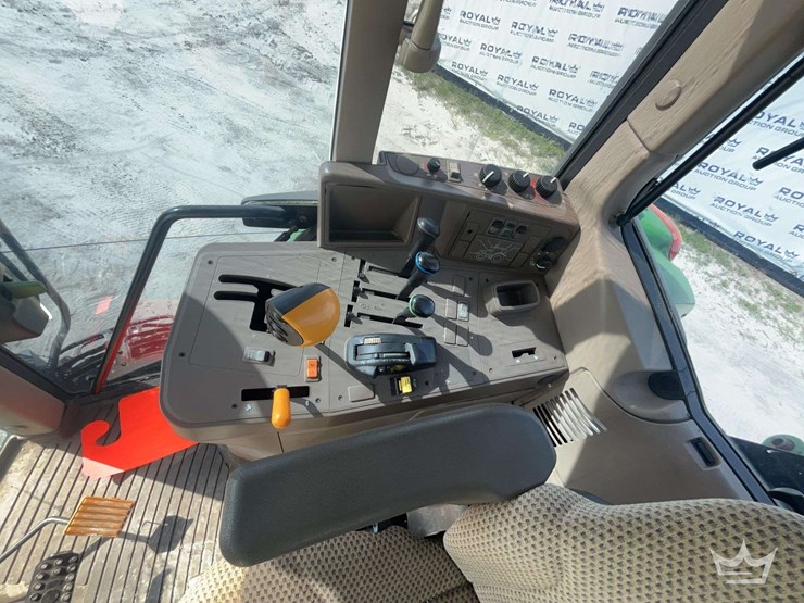 2014-john-deere-6125m-image-10