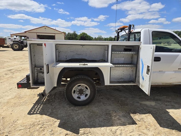 2006-gmc-sierra-2500hd-image-17