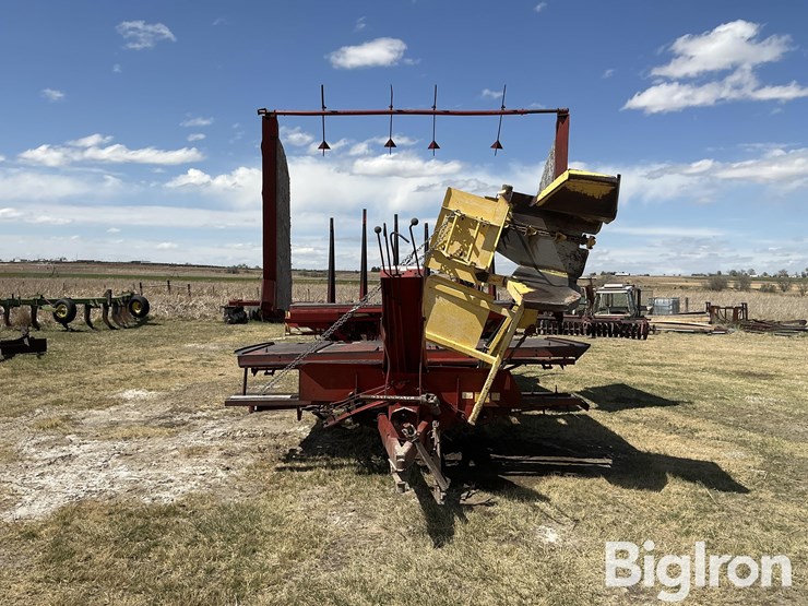 new-holland-1034-image-2