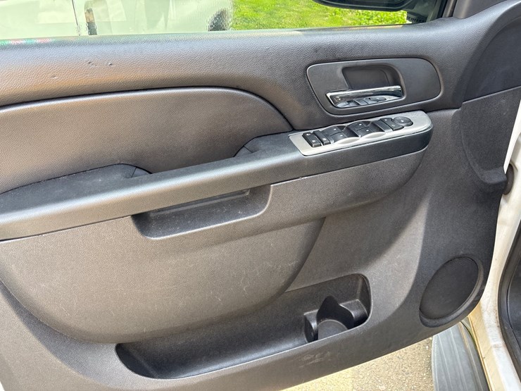 2013-chevrolet-tahoe-image-11