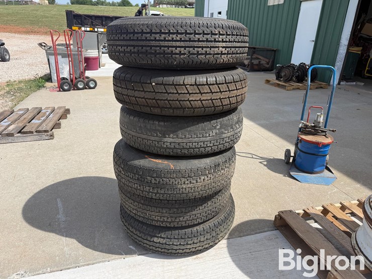 16”-mounted-trailer-tires-image-1