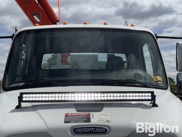 2012-freightliner-m2-106-image-20