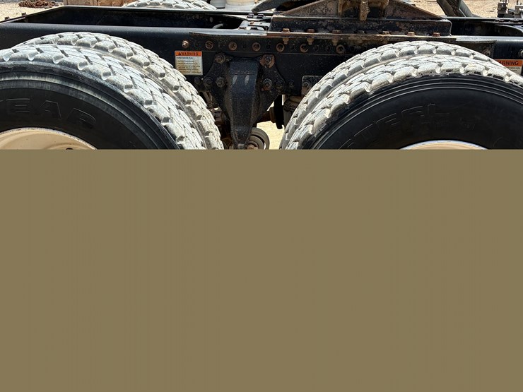 2014-freightliner-coronado-122-sd-image-11