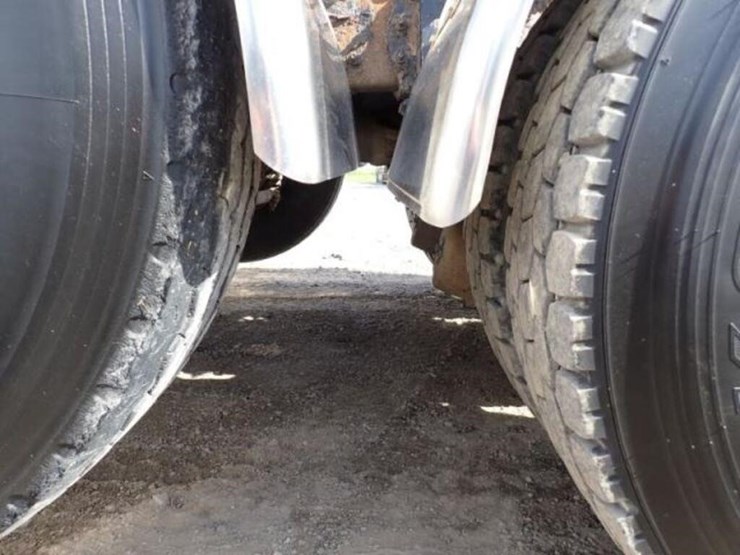 2013-peterbilt-367-image-52