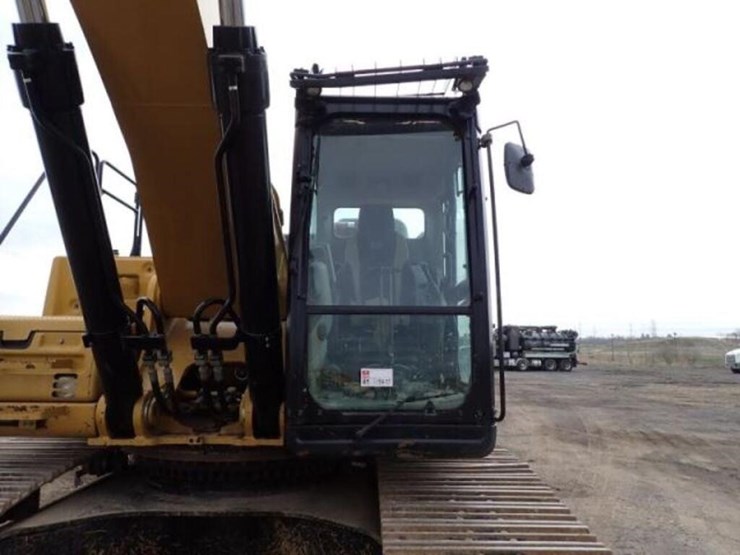 2015-caterpillar-349fl-image-18