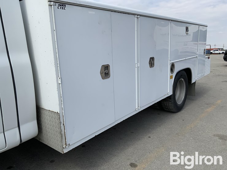 2003-gmc-3500-image-16
