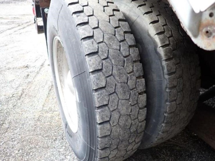 inoperable-2005-mack-cv713-granite-tri/a-vacuum-tr-image-76