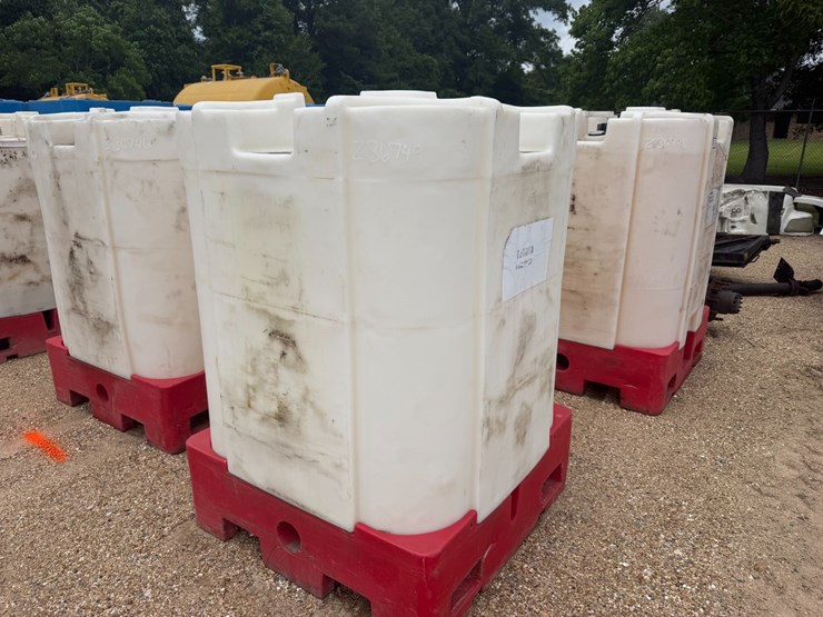 #1662-•-330-gallon-plastic-storage-oil-tank-image-1