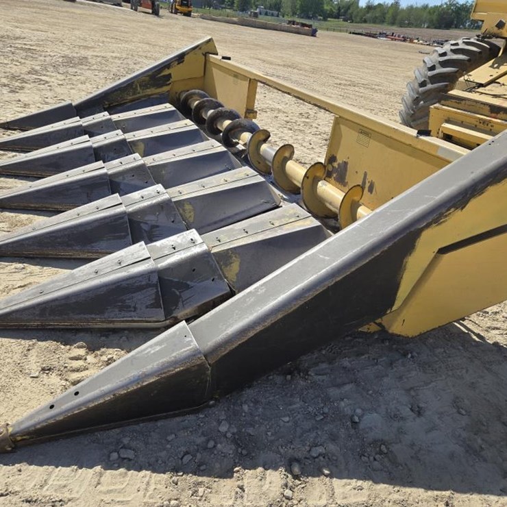NEW HOLLAND 974
