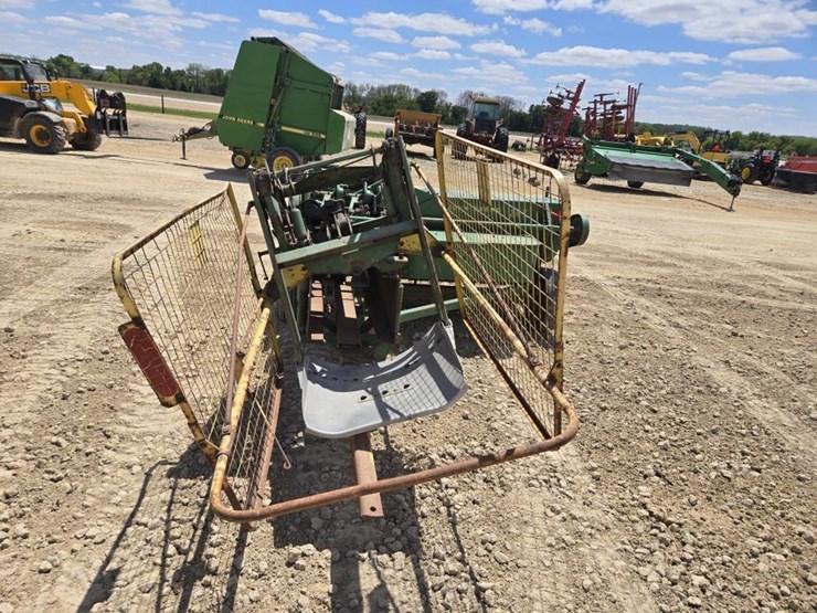 john-deere-24t-image-9