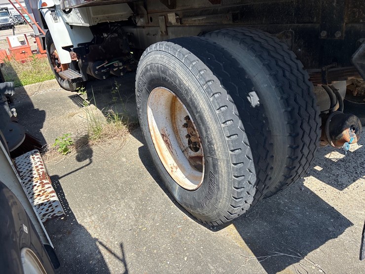 #22-•-2011-international-6yd-dump-truck-image-5