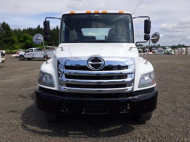 2018-hino-338-image-2