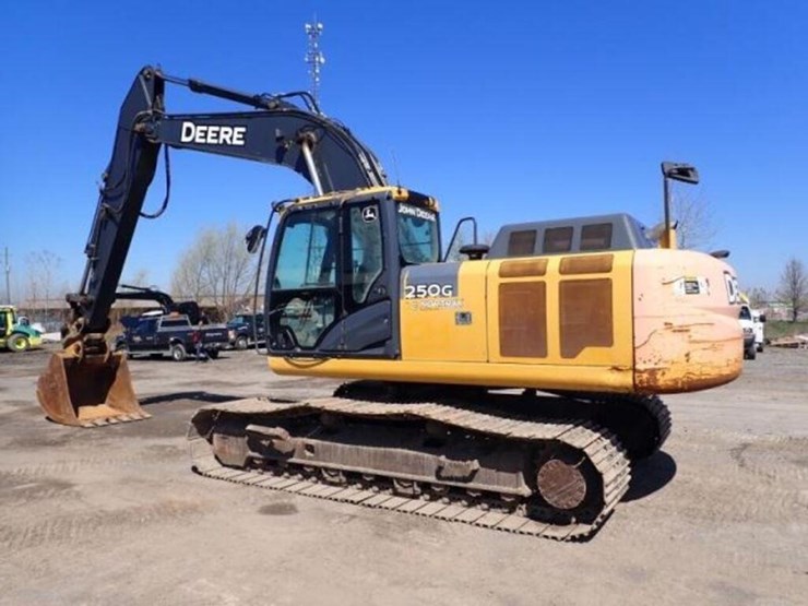 2017-deere-250g-lc-image-6