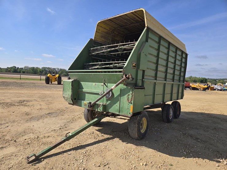 john-deere-714-image-1