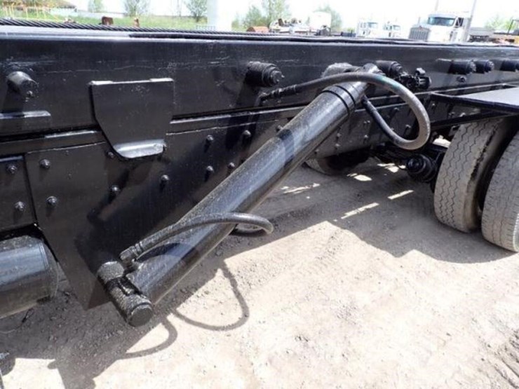 1993-mack-rd690s-image-43