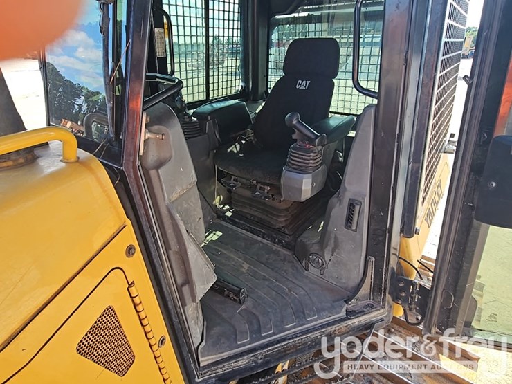 2016-caterpillar-d5k2-lgp-image-34