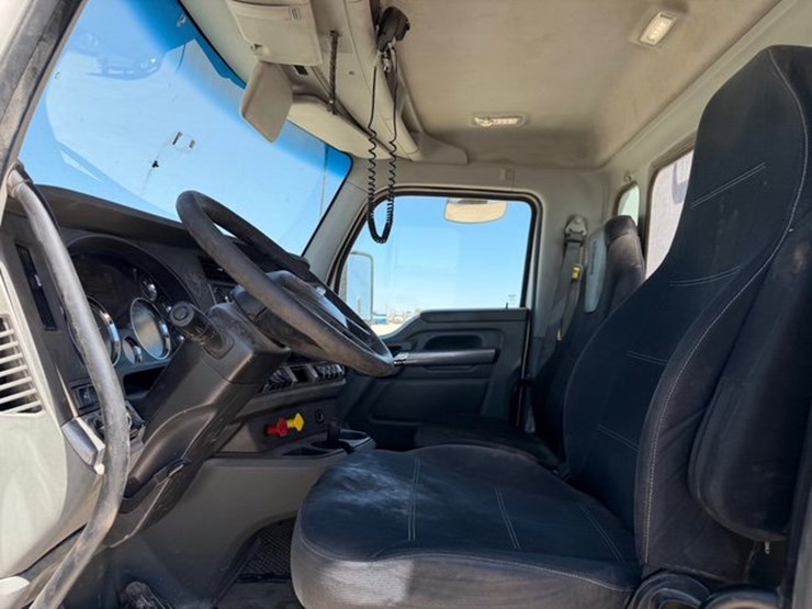 2019-kenworth-t680-image-12