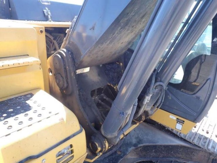 2017-deere-250g-lc-image-70