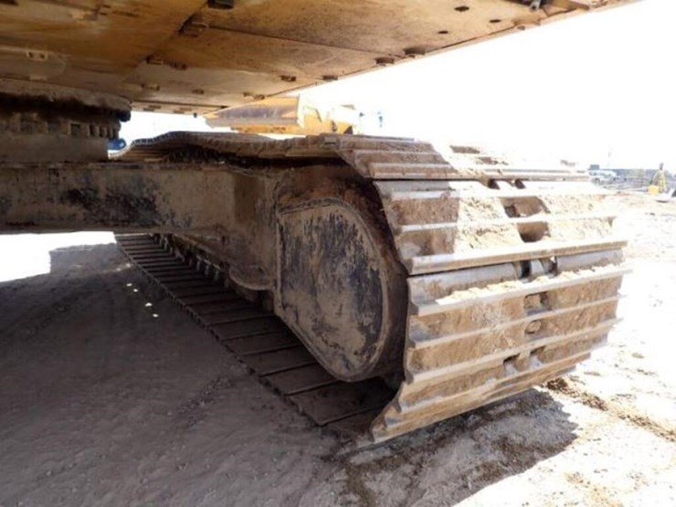 2021-caterpillar-323-image-42