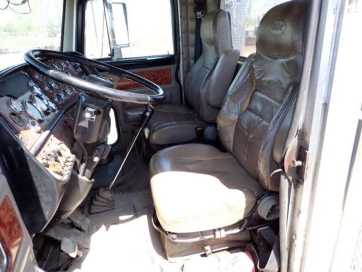 2004-peterbilt-379-image-19