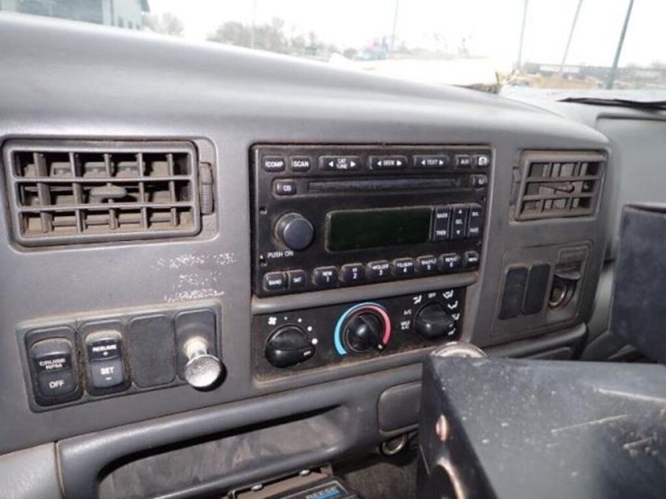 2006-ford-f650-xlt-image-17