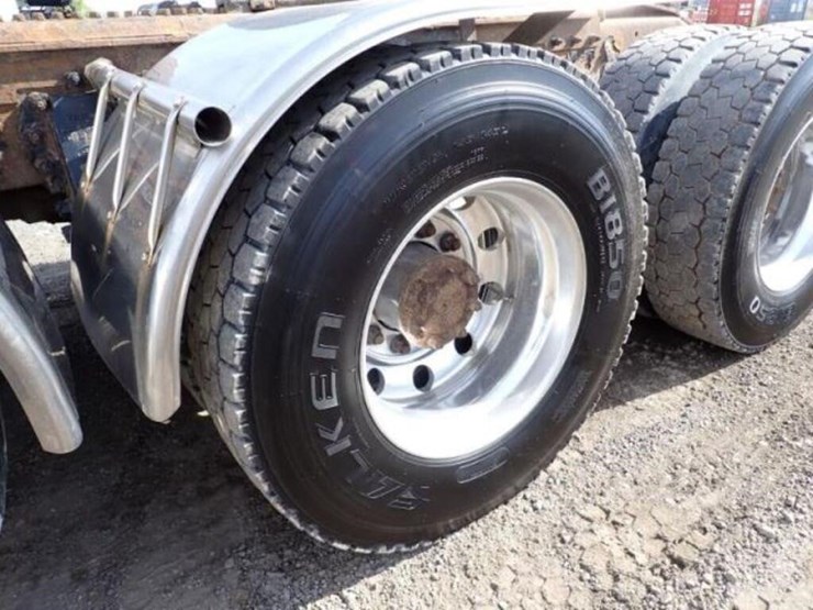 2013-peterbilt-367-image-53