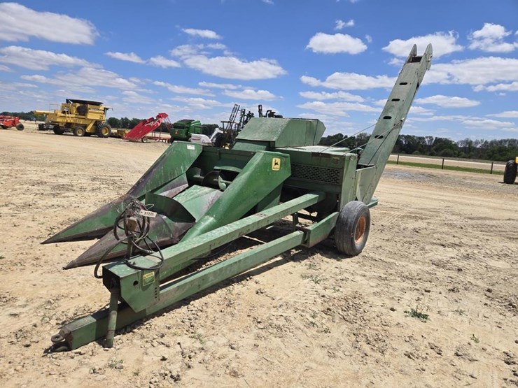 john-deere-300-image-3