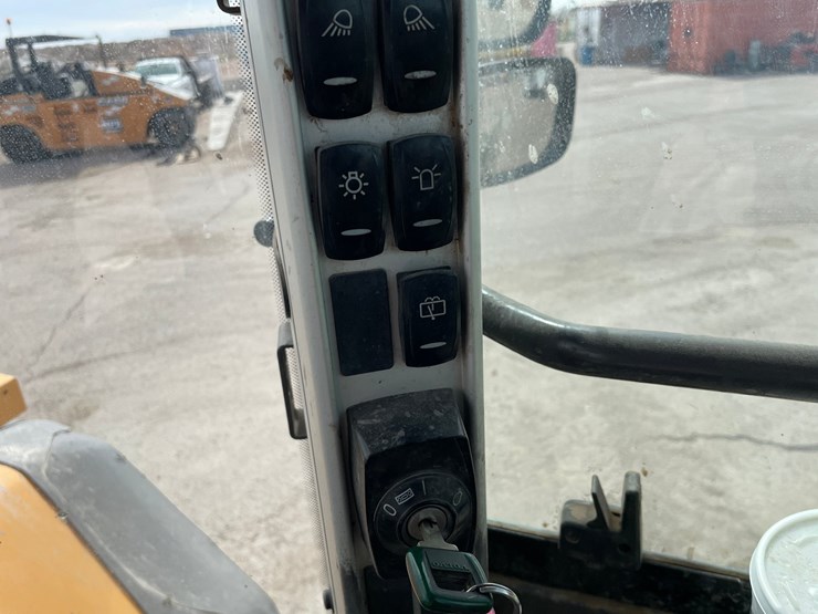 2014-volvo-l120h-image-129