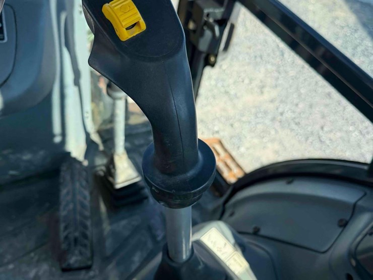 new-holland-b95lr-backhoe-image-26
