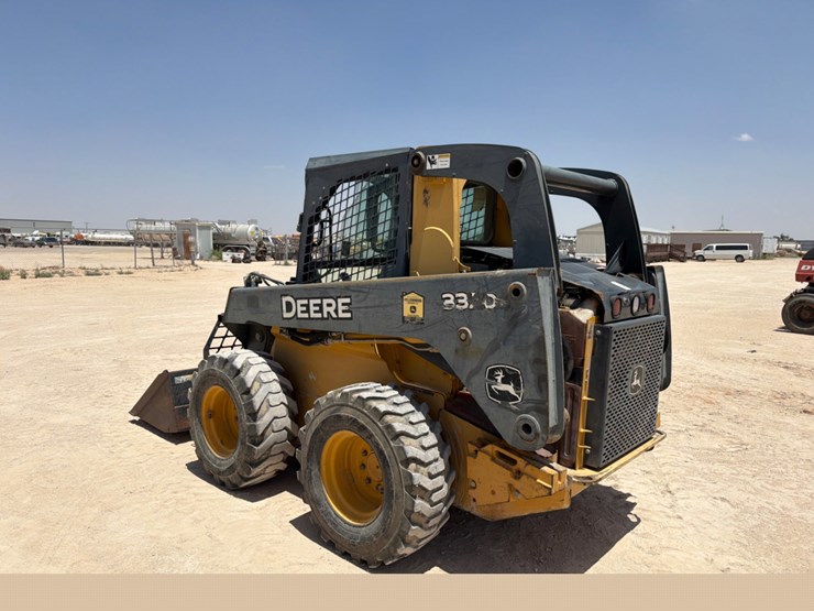 2010-deere-332d-image-7