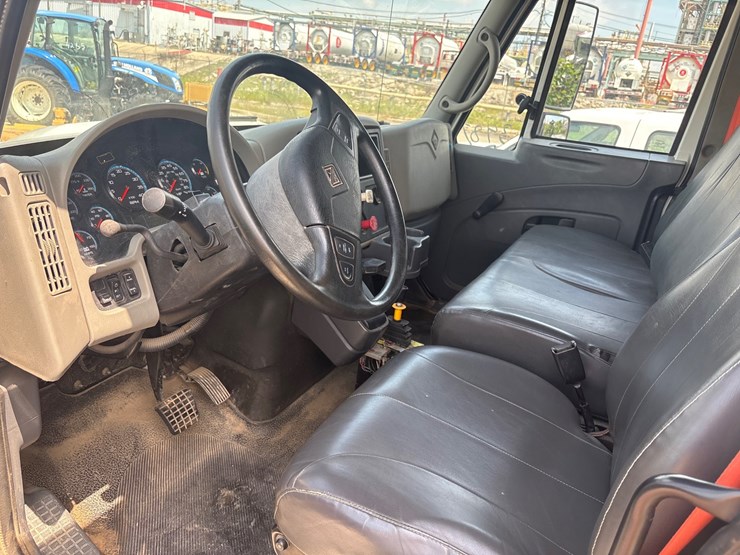 2011-international-durastar-4300-image-10