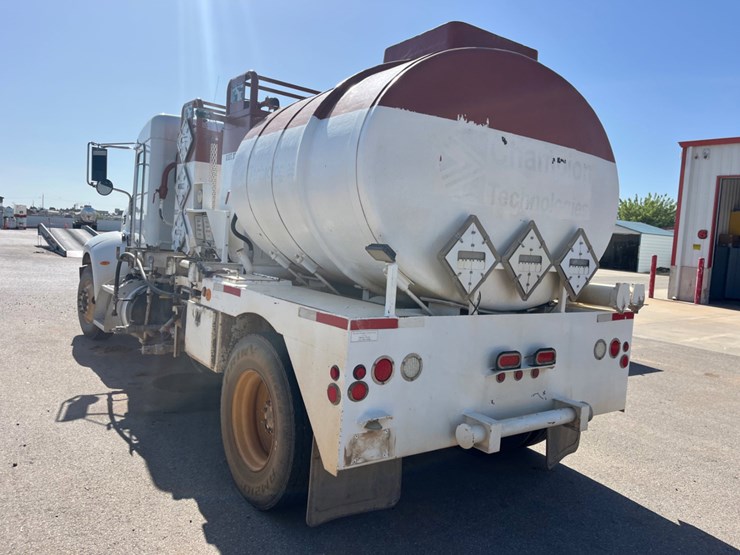 2014-peterbilt-337-image-12