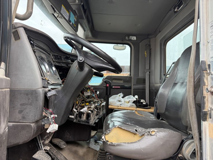 2018-kenworth-t800-image-11