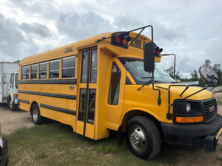 2004-gmc-3500-image-2