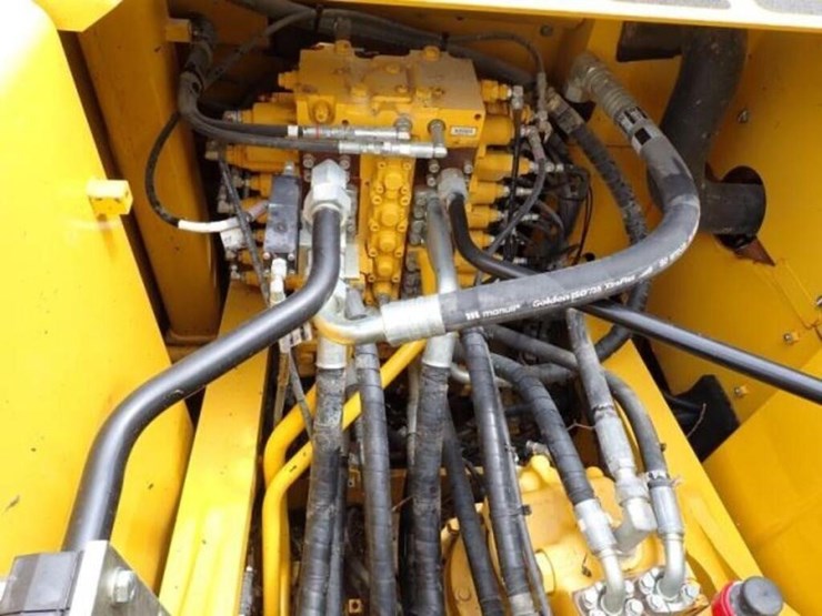 2022-komatsu-pc210-lc-11-image-71