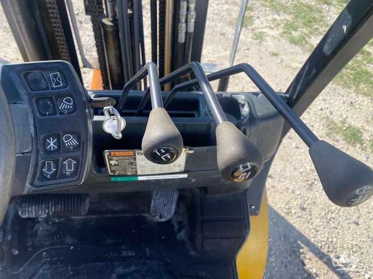 2008-yale-5000lb.-propane-forklift-image-17