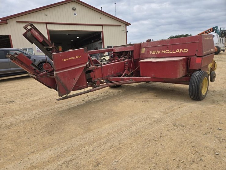 new-holland-320-image-8