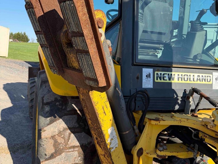 new-holland-b95lr-backhoe-image-19