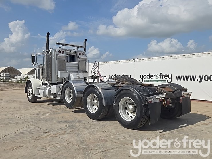2007-peterbilt-379-image-3