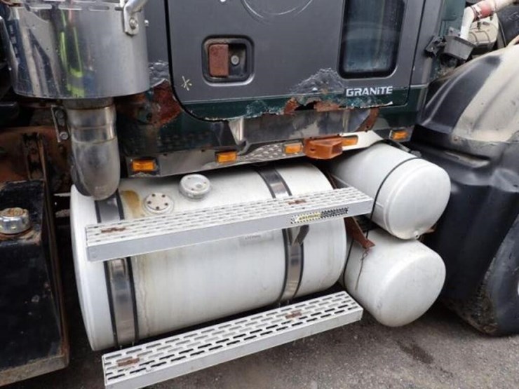 inoperable-2005-mack-cv713-granite-tri/a-vacuum-tr-image-87