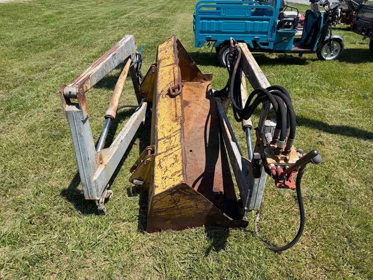 ag-tech-tractor-loader-goes-w/-case-tractor-image-4