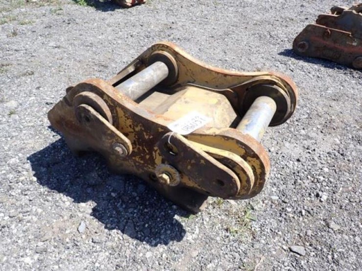caterpillar-hydraulic-quick-coupler-image-3